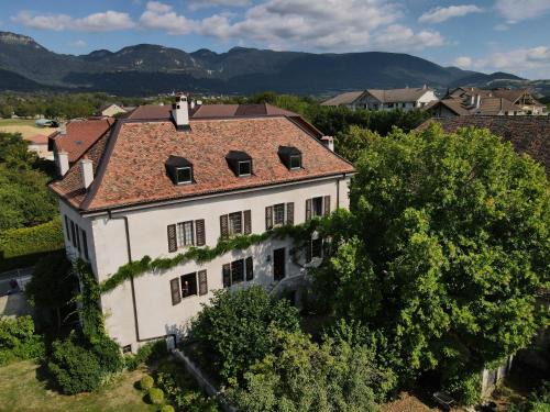 Cessy Bed & Breakfast | Book Your Stay at Sessius1622: Family-Friendly Comfort