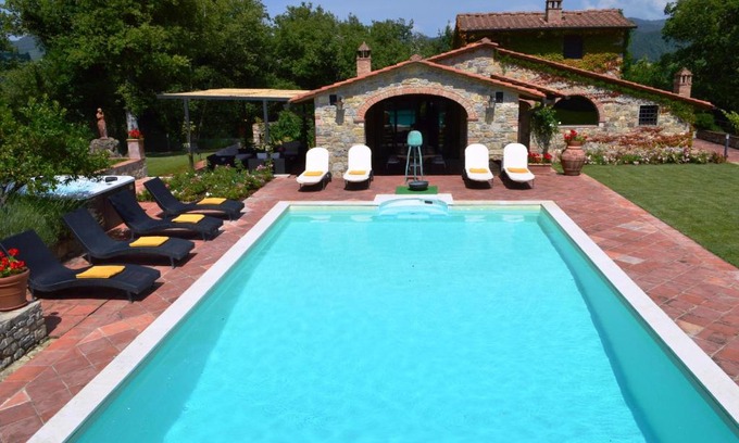 Gaiole in Chianti Villa | Discover Sestuccia: 4-Star Haven with Pool & Hot Tub