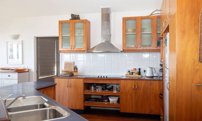Point Lookout House | Experience Breathtaking Ocean Views at Cylinder Beach