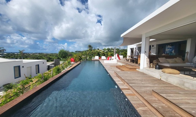Saint-Francois House | Charming 10-Bedroom Villas with Pool and Spa Amenities