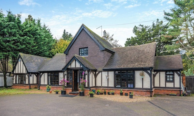 Brentwood Cottage | Idyllic Retreat with Scenic Lakes and Roaming Deer