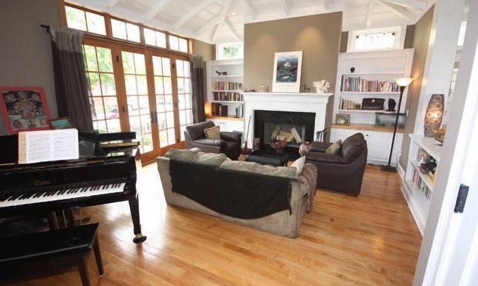 The Strand House | Beachside Haven: Steps from Manhattan Beach with Ocean Views