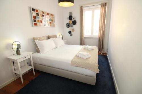 Sete Rios Apartment | Enjoy Sete Rios Near Zoo Lisboa with Free Wifi & Dining