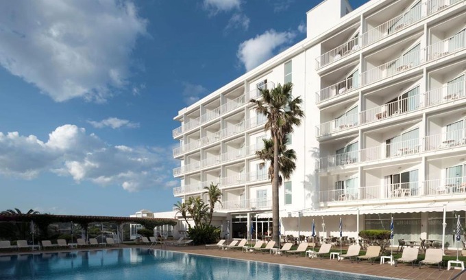 Es Castell Hotel | Experience Seth Agamenon: 4-Star Oceanfront Retreat
