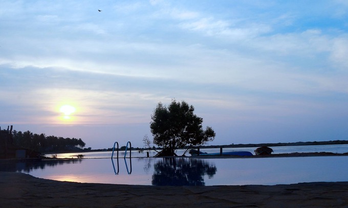 Kudawa Hotel | Relaxing Family Retreat at Seth Dev Lagoon Chalets Kalpitiya