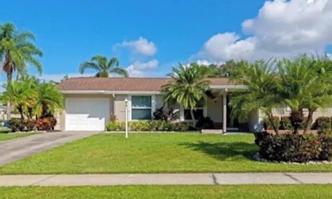 Whitfield House | Relax in Sarasota: Tropical Retreat with Ocean View Pool