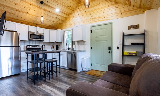 Muncie House | Relax at the Petite Retreat with Spa and Breakfast Included