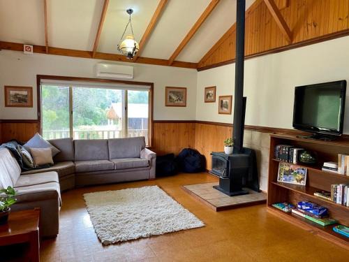 Kalgan Ski Chalet | Family-Friendly Getaway at Settlers Chalet With Great Reviews