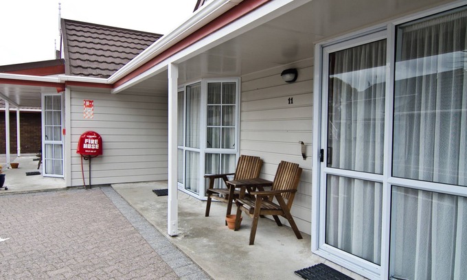 Petone Hotel | Comfortable Stay at Settlers Motor Lodge with Family Amenities
