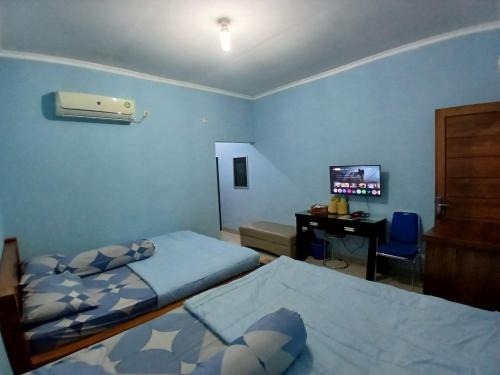 Tanjungjaya House | Cozy Setya Homestay with Dining & Family-Friendly Vibes