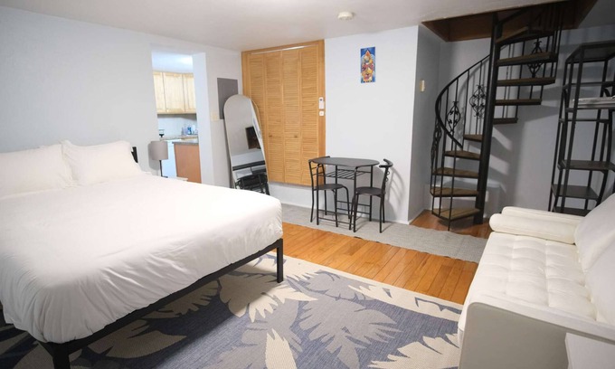 Warwick Apartment | Cozy Studio Retreat at Seven Arches in Warwick