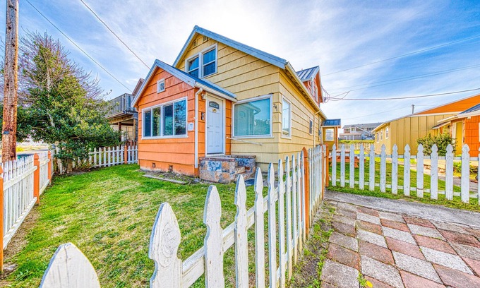 Rockaway Beach Cabin | Pet-Friendly Seven Cozy Cottages Near Beach & Downtown