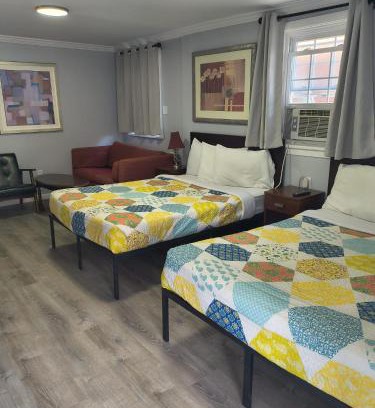 Lake George Cabin | Family-Friendly Seven Dwarfs Motel & Cabins with Pool