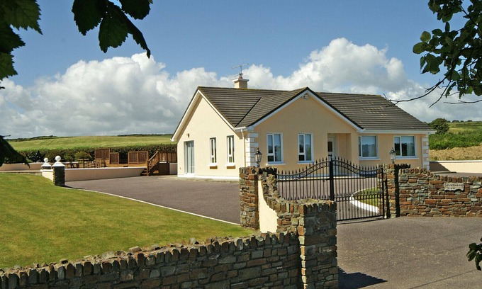 Butlerstown Other | Seven Heads View - Three Bedroom House, Sleeps 6