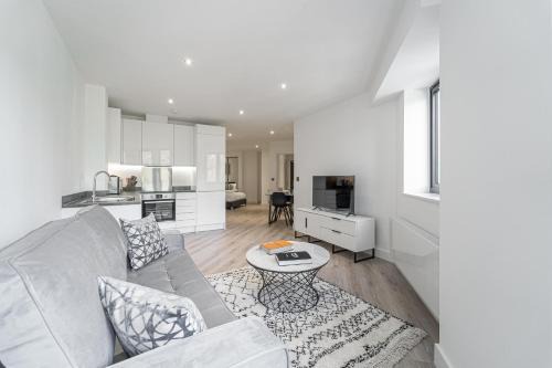 Barnt Green Apartment | Convenient Seven Living Residences Solihull near NEC & BHX