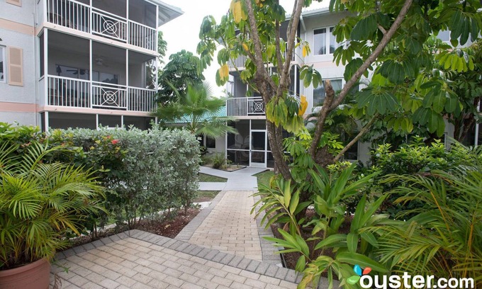 Seven Mile Beach Condo | Explore Seven Mile Beach Resort & Club: Family-Friendly Escape
