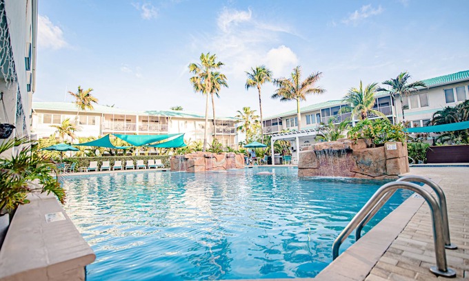Seven Mile Beach Hotel | Relax at Seven Mile Beach Resort & Club: Ocean Views Await