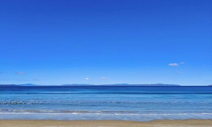 Seven Mile Beach Apartment | Seven Mile Escape House A - Close to Airport