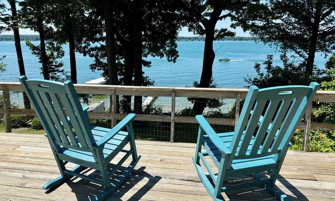 Town of Owasco Cottage | Explore Seven Oaks: Lakefront Cottage with Beach & Views