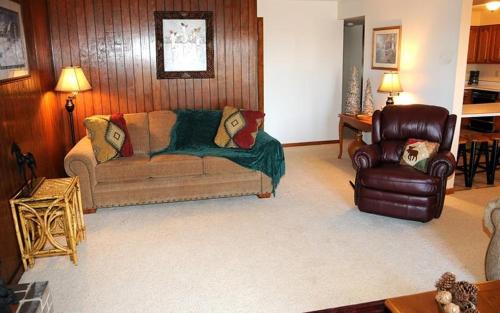 Seven Springs Apartment | Family-Friendly Seven Springs Condo with Pool & Restaurant