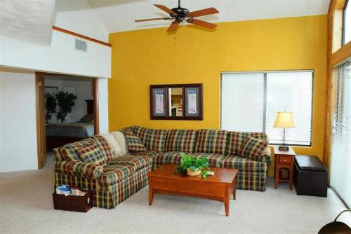 Seven Springs Apartment | Cozy Seven Springs Sunridge 3 Bedroom Ski-In Condo