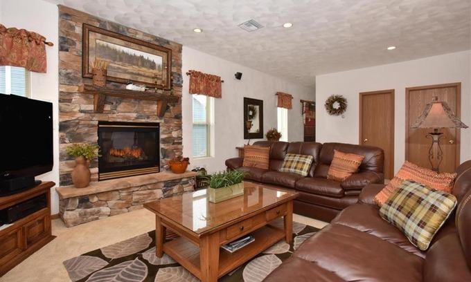 Seven Springs Apartment | Mountain View 4 Bedroom Condo at Seven Springs Woodridge