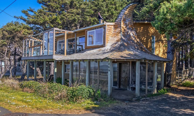 Yachats House | Experience Seventh Wave: Pet-Friendly Comfort Awaits!