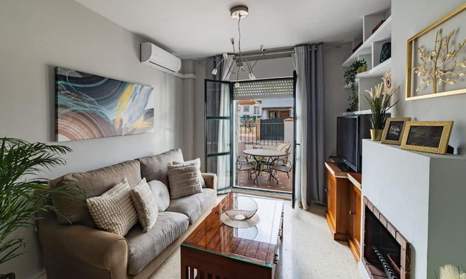 Mairena del Aljarafe House | Family-Friendly Sevilla Aljarafe Home with 9.6 Rating
