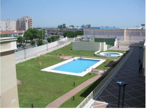 Parque Alcosa Apartment | Inviting SevillaHome: Poolside Retreat with Parking Access