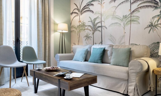 Santa Catalina Apartment | Sevillian Charm on Sol street - Comfort and Tradition 5 Min from Las Setas