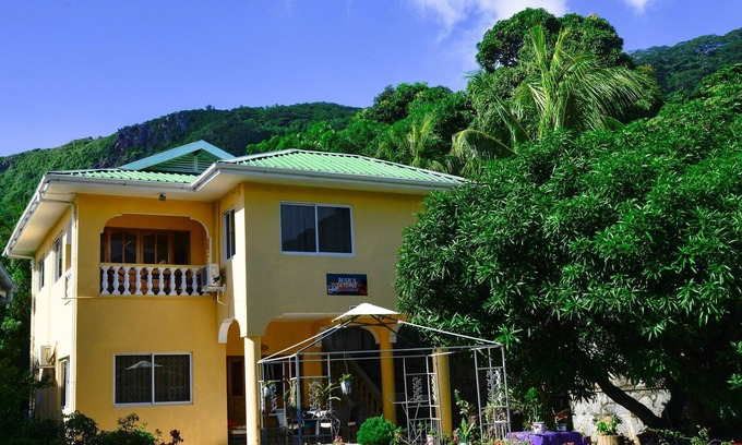 Mare Anglaise House | Relaxing Retreat: Beau Vallon Whole House for 6-7 Guests