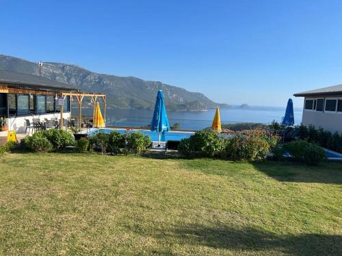 Kumluca Hotel | Relax at Seyr-i Mavi Bungalow with Pool and Hot Tub