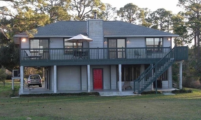 Innerarity Grants House | Beach House Retreat on Perdido Bay with Private Pier