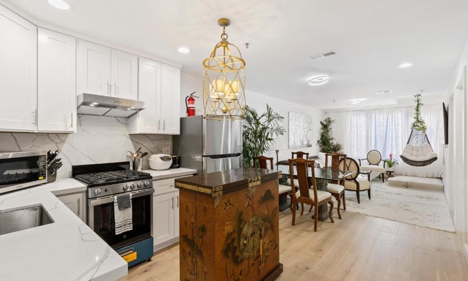 Inner Richmond Apartment | Remodeled 2-Bedroom in SF with Perfect Walkability