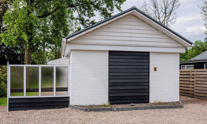 Baarland House | Inviting Bungalow Retreat at Vakantiepark Baarland