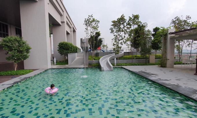 Seri Kembangan Apartment | Experience SFERA ATMOSPHERE MAEPS with Infinity Pool & Netflix