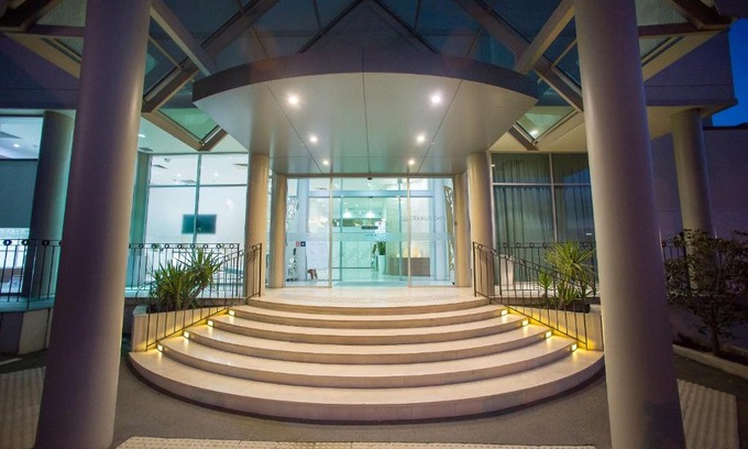Modbury Hotel | Elegant Sfera's Park Suites & Convention Centre Await You
