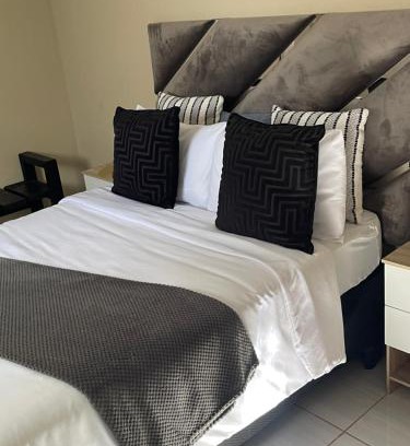 Vryheid Bed & Breakfast | Budget-Friendly Stay at Sgele Guesthouse with Pool Access
