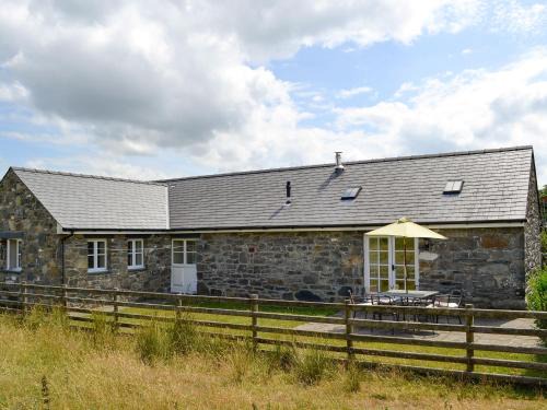 Llanrhychwyn House | Experience Sgubor Ucha: 5-Star Family-Friendly Retreat
