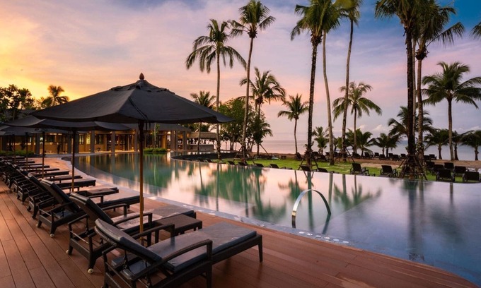 Khuekkhak Resort | Luxury Seaside Deluxe Twin with Pool Access Awaits You