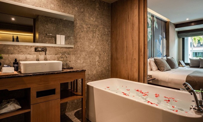 Khuekkhak Resort | Pool Access Deluxe Double Room for Your Ultimate Getaway
