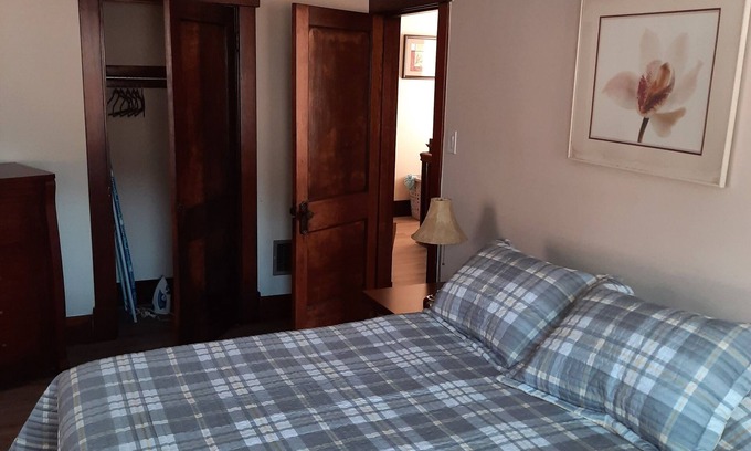 Pittsburgh House | Cozy Sha-Ron's Place: 2 Bedroom Home with Ocean View