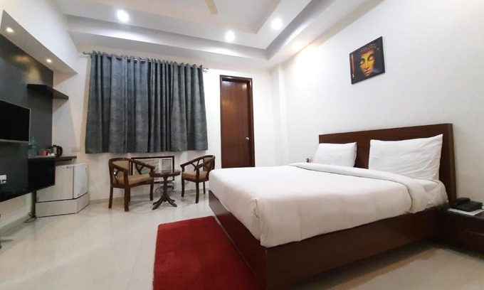 Sector 70 Hotel | Budget-Friendly Shacon Suites with Breakfast and Accessibility