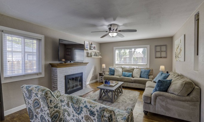 Lodi House | Experience Shades of Blue: Renovated Getaway Near Lodi Lake