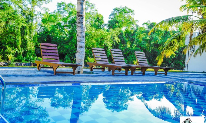 Matara Hotel | Relax at Shades Resort and Villa with Pool & Dining Options
