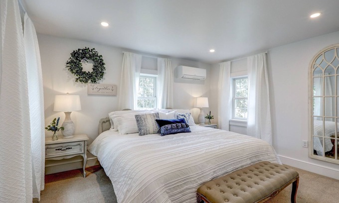 Kinzers Apartment | Exceptional Shady Brick Getaway with Ocean View & Breakfast
