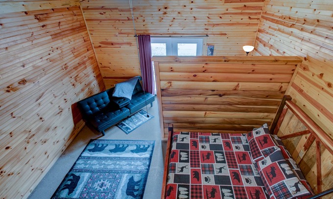 Pine Ridge Cabin | Pet-Friendly Cabin 4 at Shady Oaks: High-Speed Internet & Pool