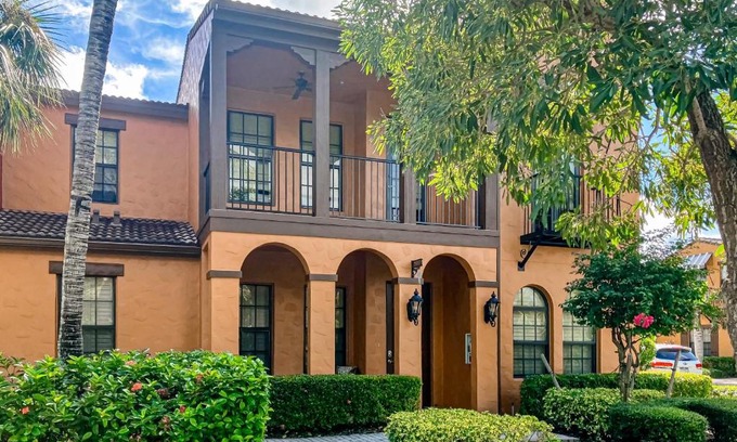 Ole Apartment | Experience Bliss at Shady Palm Villa with Pool Access
