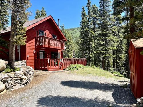 Saint Mary's House | Pet-Friendly Shady Pines: Cozy Mountain Retreat Awaits