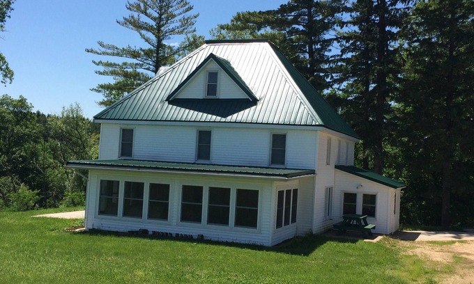 Ontario House | Discover Shady Pines Retreat: Guest Rated 10/10 with Pool